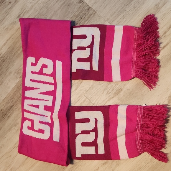 NY Giants Crucial Catch Women's Knit Scarf - Picture 2 of 6